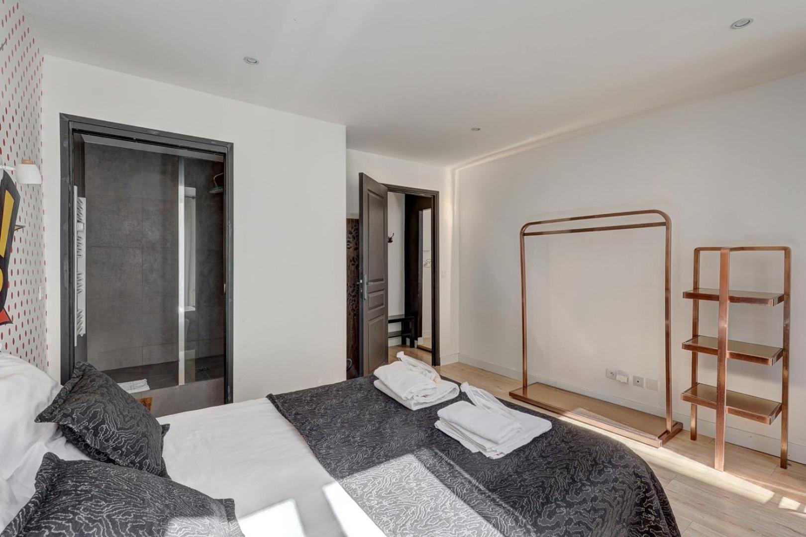 127 Moshe - Superbe A Paris. Appartement *