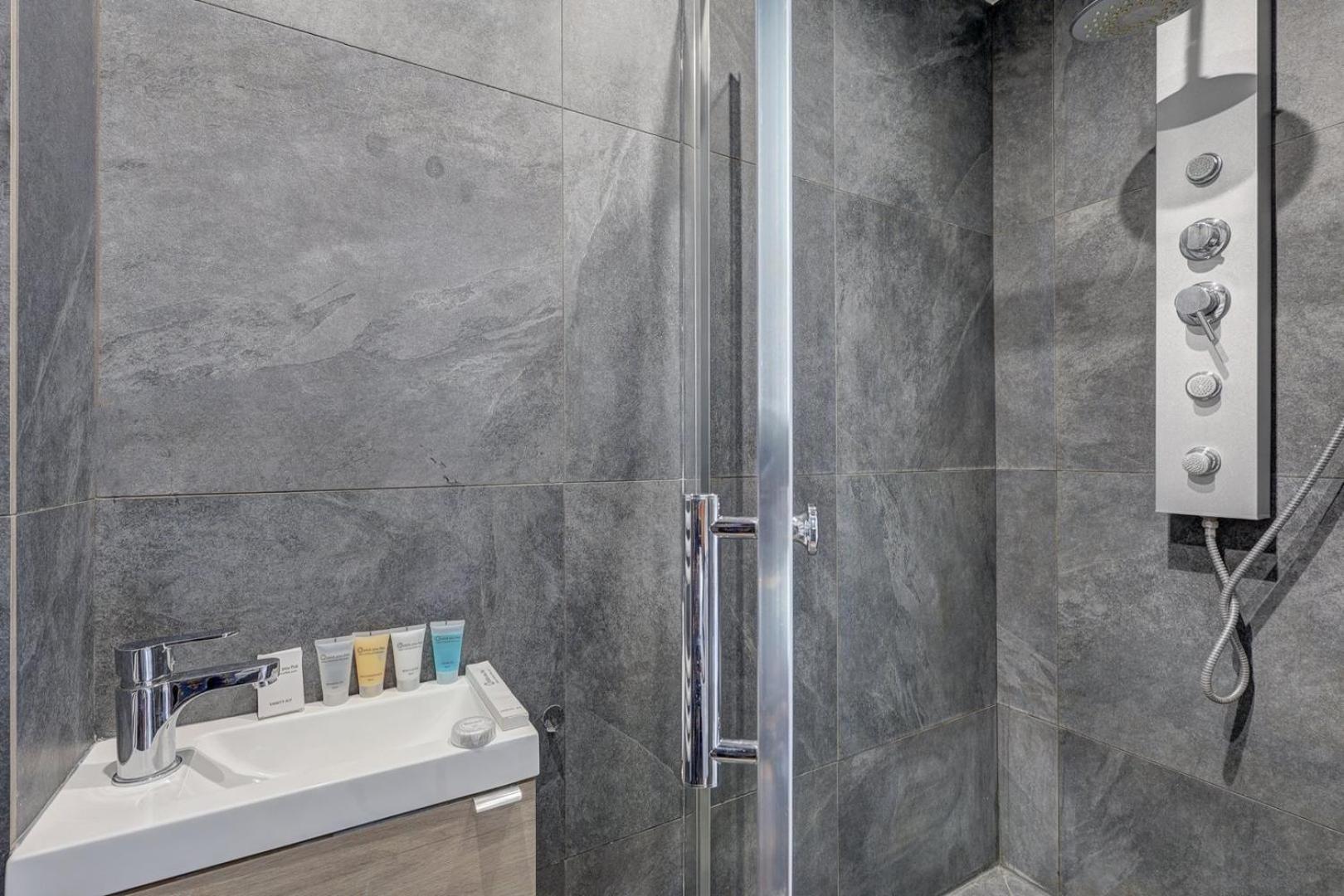 127 Moshe - Superbe A Paris. Appartement *